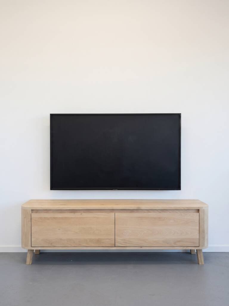 Massief eiken curved tv meubel op pootjes