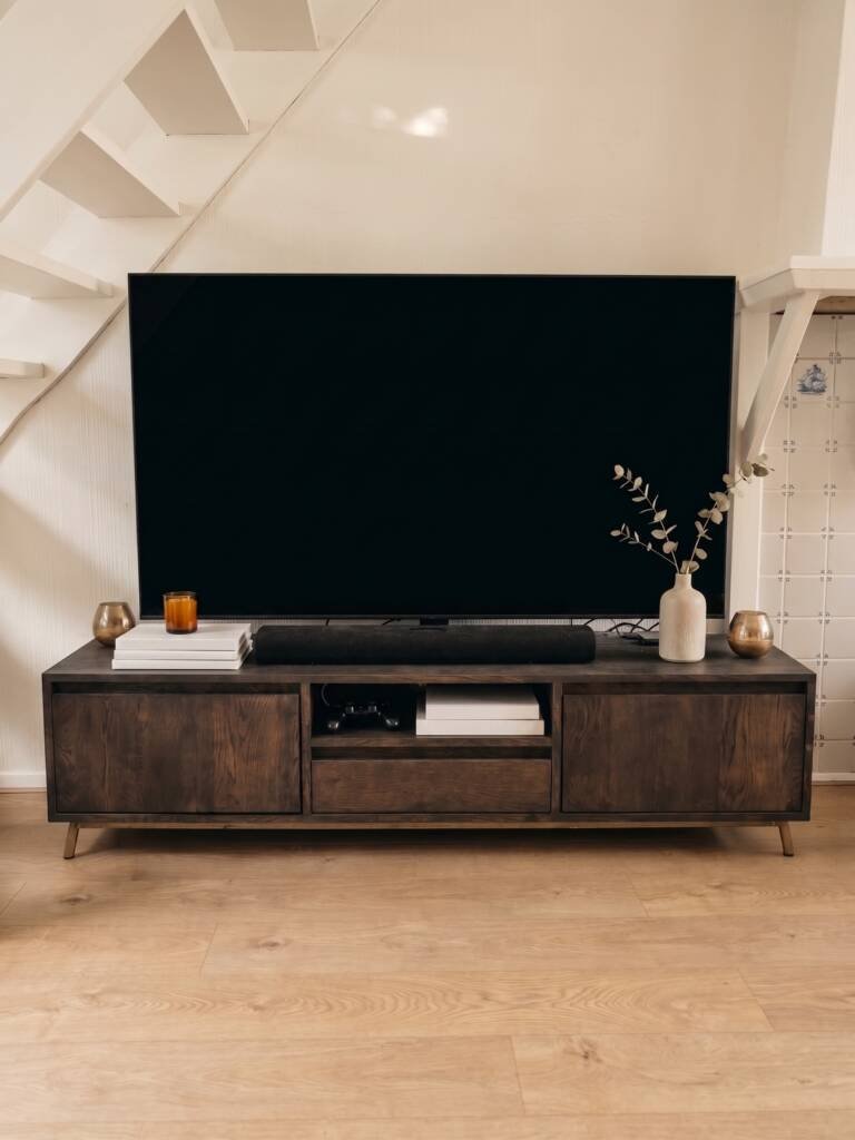 Eiken audio- tv meubel met 1 softclose lade en 2 deuren