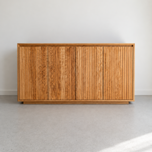 Massief eiken dressoir met 4 deuren en ronde hoeken
